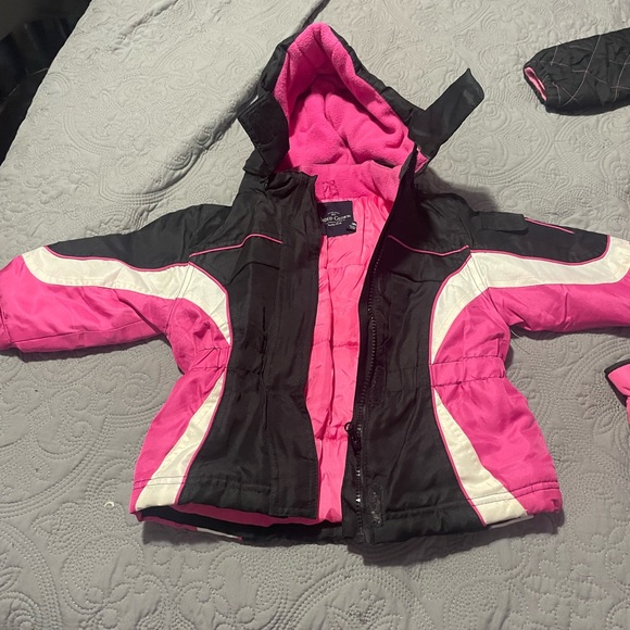 Donated to warming center 5 in 1 jacket for toddle w mittens - Picture 2 of 7